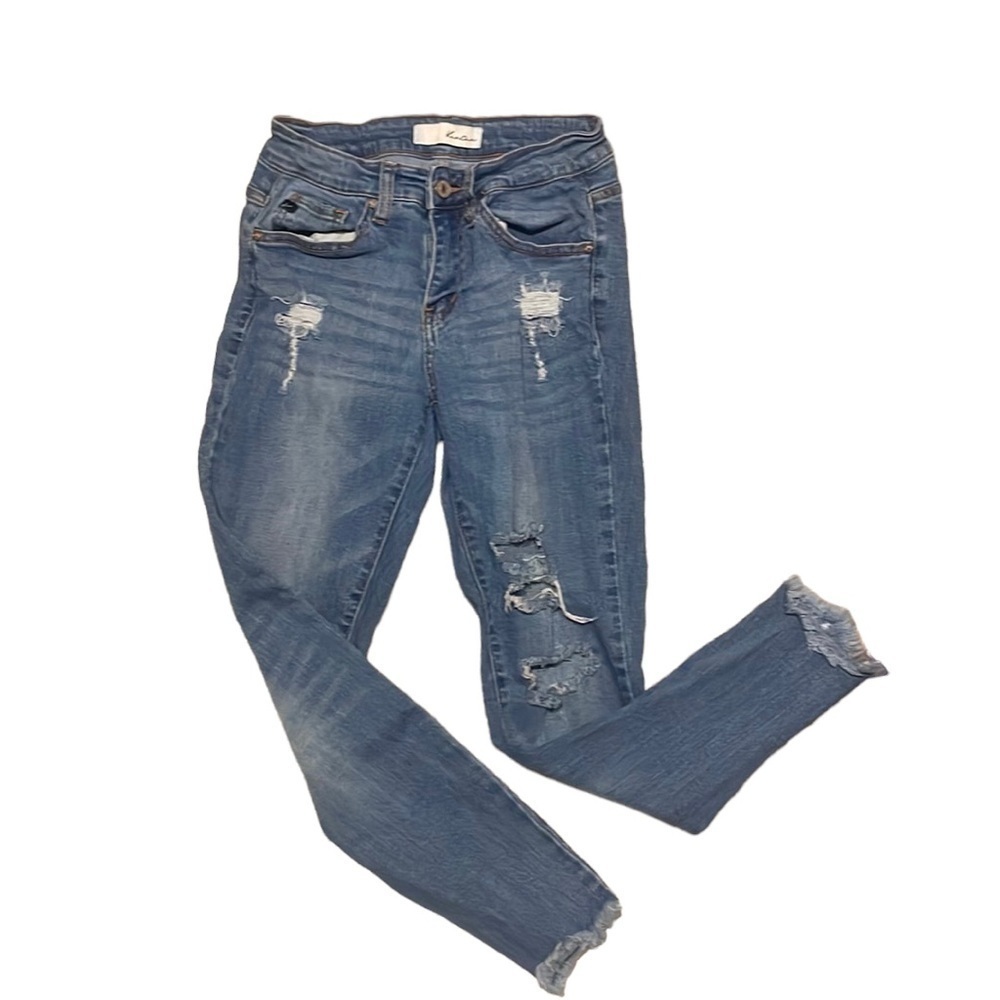 𝅺KANCAN Distressed‎ Blue jeans sz 26